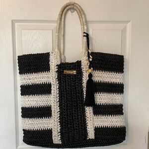 Escape- woven beach tote- black and white- shell tassel